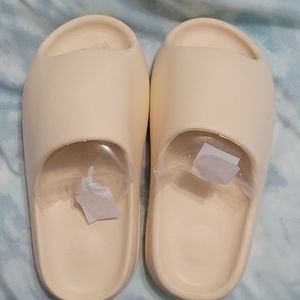 Beige slides- yeezy dupes